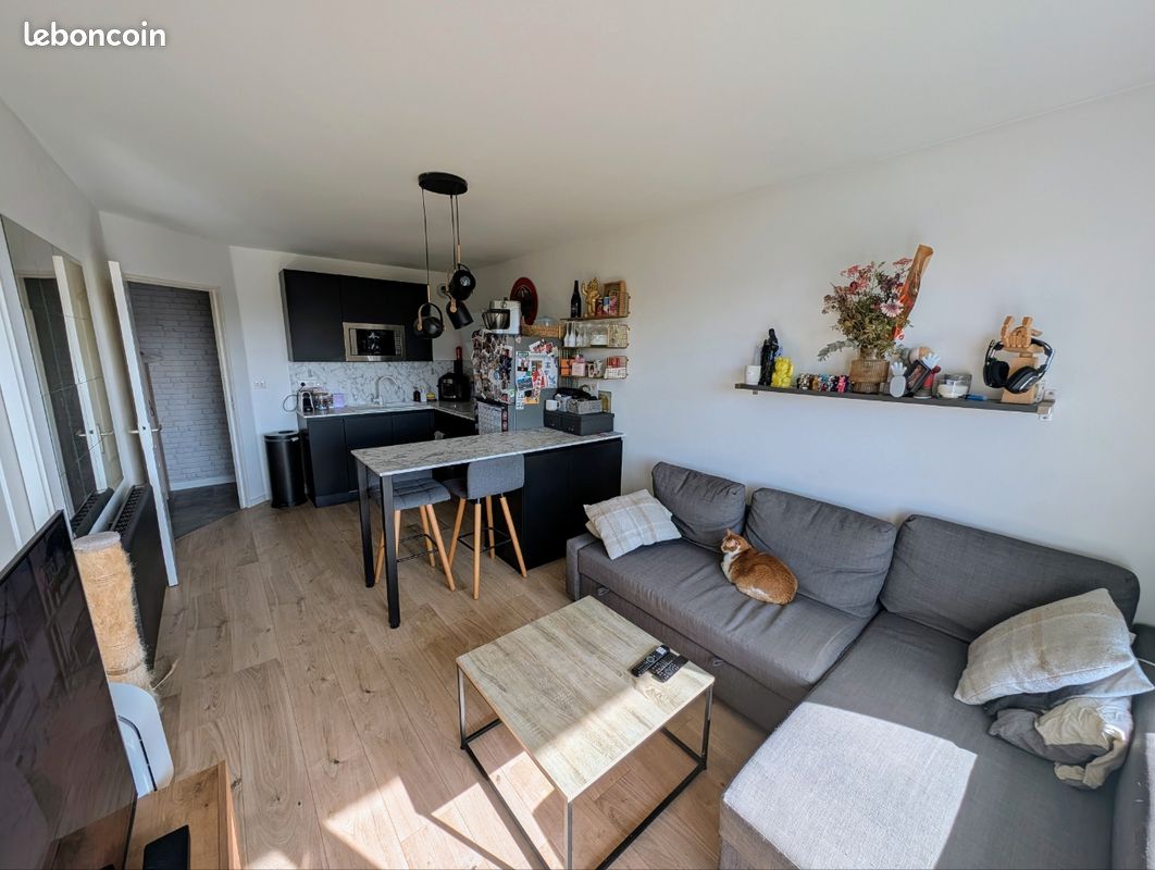 Superbe appartement T2 rénové avec balcon exposé plein sud et sans vis — free download