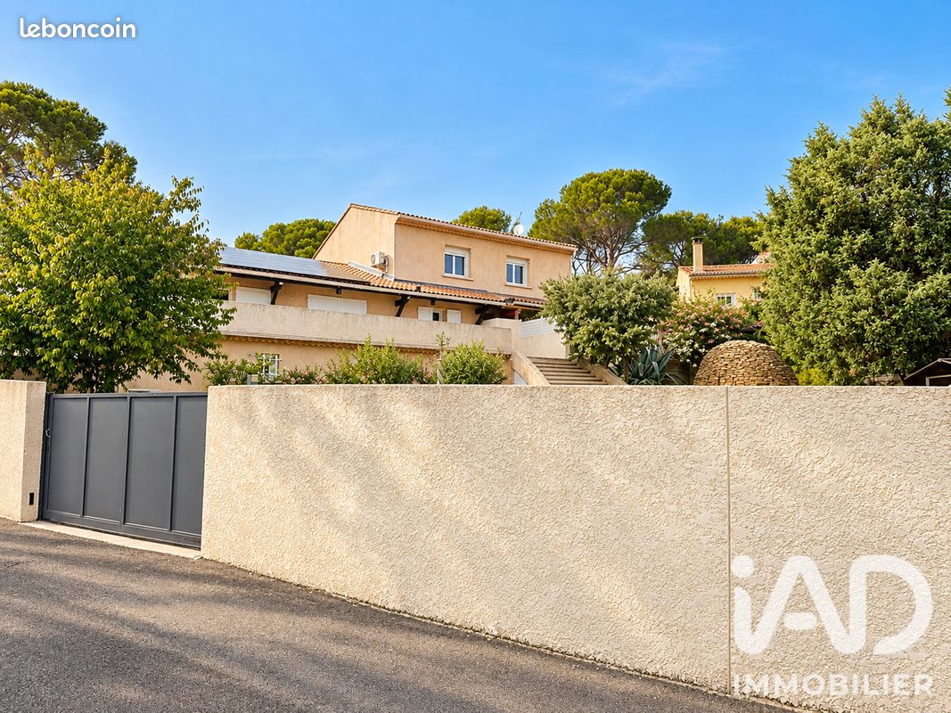 Maison 4 pièces 330 m² · à Piolenc · 330 m² · 724 000 €