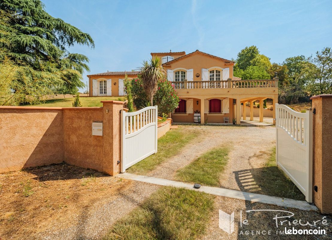 Maison 6 pièces 204 m² · à Dénat · 204 m² · 380 000 €