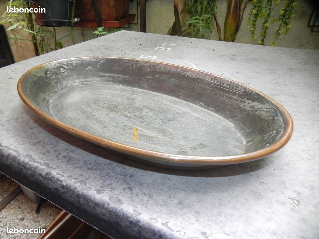 SUPPORT OVALE EN cuivre et laiton de La Cuisine avec insert en verre
