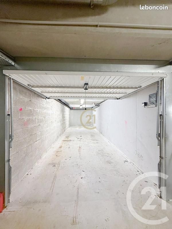 Parking 24 m² · à Antibes · 24 m² · 230 €/mois