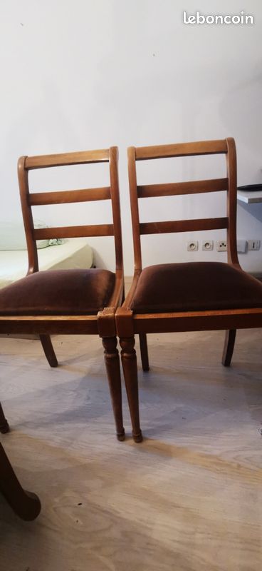 2 chaises en bois (image 1)