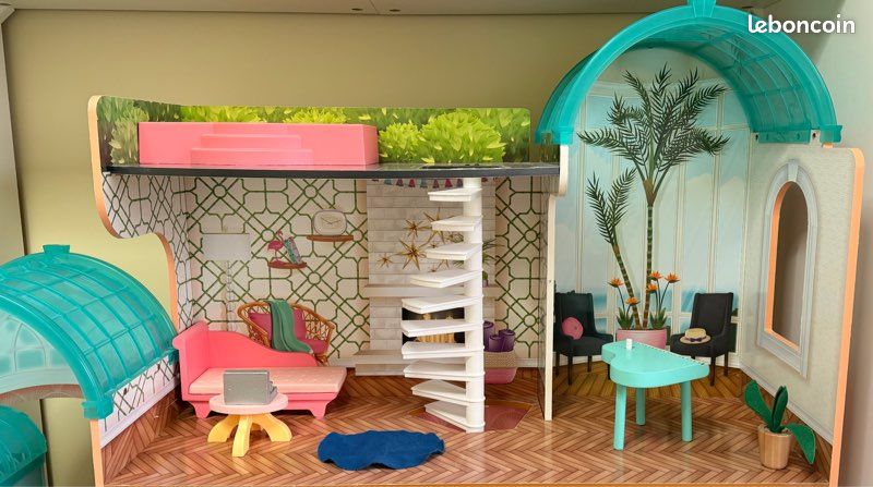 Test : maison de poupée Sparkle KidKraft avec accessoires et piscine Test : maison de poupée Sparkle KidKraft avec accessoires et piscine