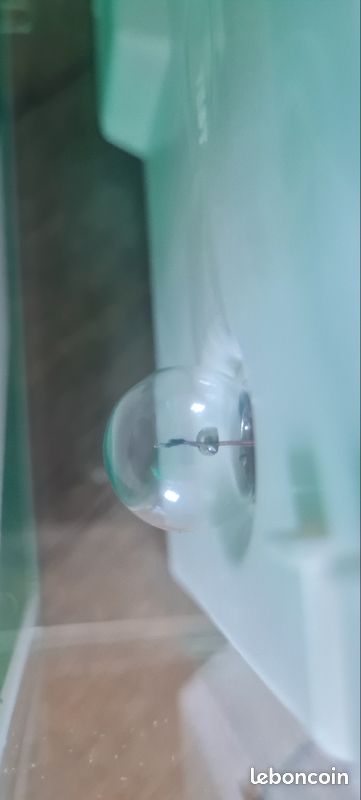 VENDU Indicateur sortie de secours 2 pièces BAES Pictogrammes universel Fixation murale Legrand Réf 625 25 Évacuation Issue NF Ampoules 45 lm 1h Performance Sati 230 V 50 / 60 Hz Panneaux lumineux (image 18)