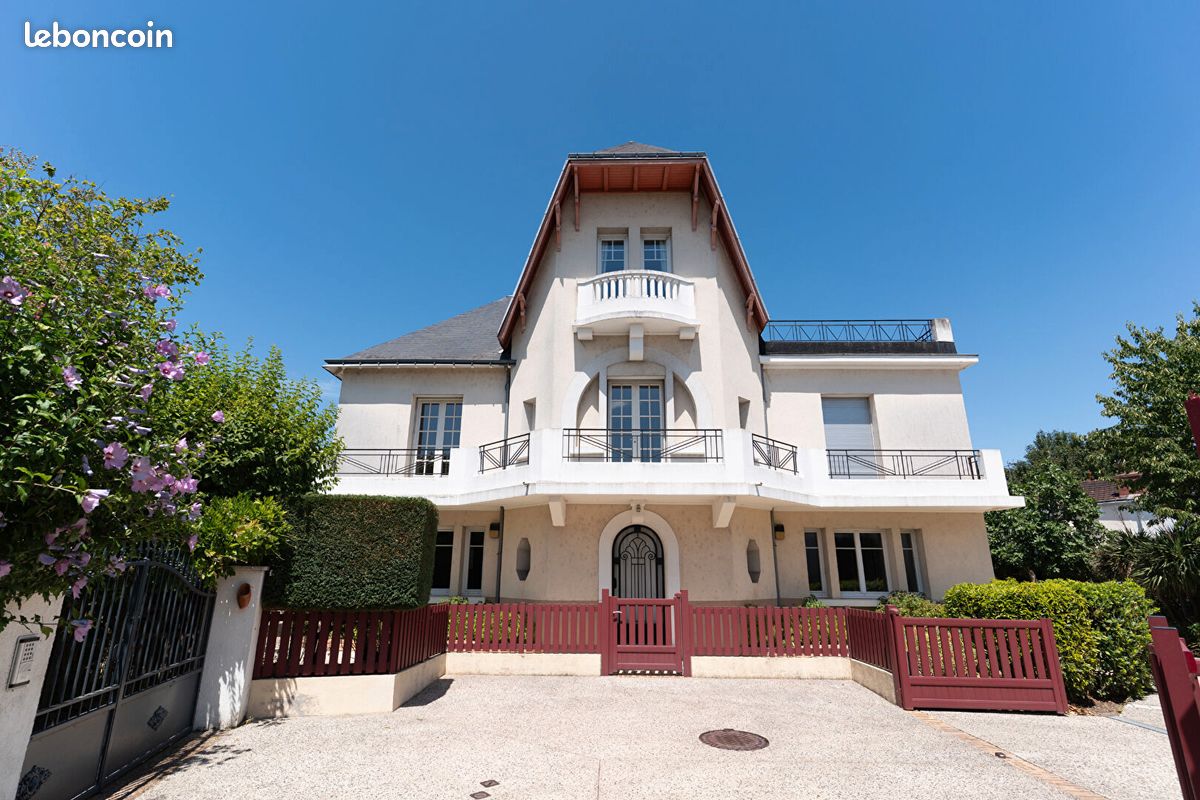 Maison 8 pièces 257 m² · à Tours · 257 m² · 945 000 €