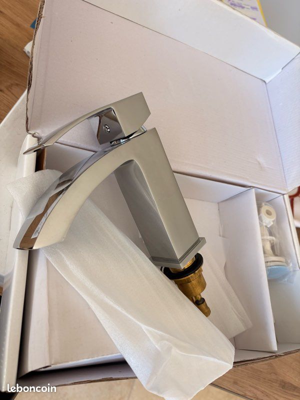 Vend 2 Mitigeur lavabo Chrome (image 1)