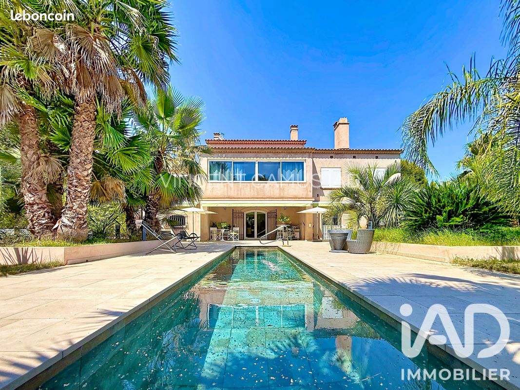 Maison 6 pièces 234 m² · à Sanary-sur-Mer · 234 m² · 1 350 000 €