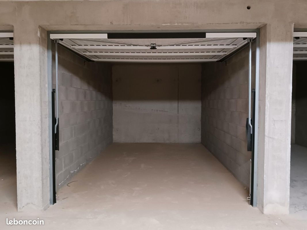 Garage en sous-sol · à Mittelhausbergen · 16 000 €