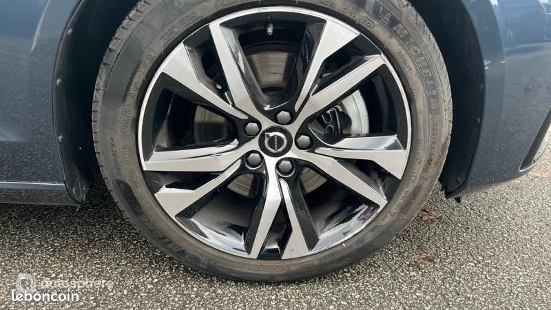 Volvo V60 B4 197ch Ultra Style Dark DCT 7 (image 12)