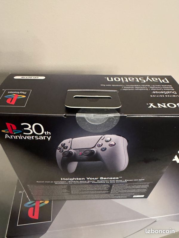 PS5 Slim 30ème anniversaire + Lecteur PS5 + Manette DualSense PS5 30e anniversaire (image 13)