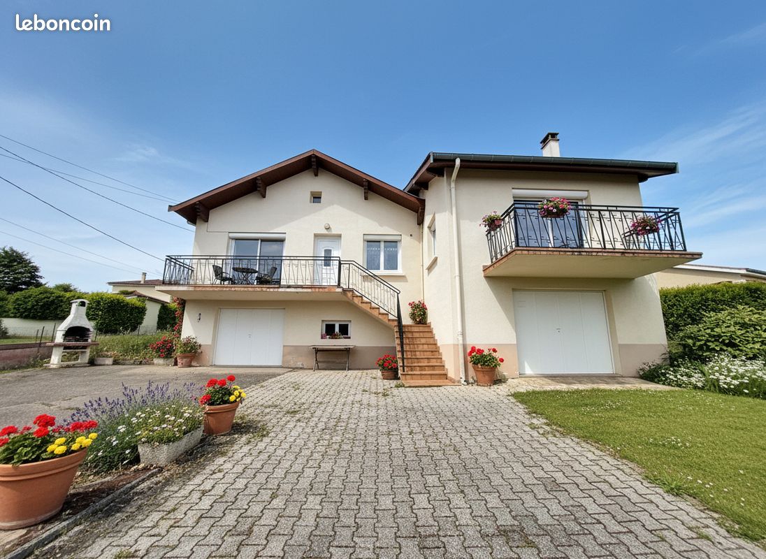 Maison 5 pièces 135 m² · à Saint-Martin-la-Plaine · 135 m² · 246 000 €