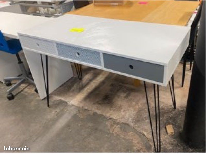 Bureau 3 tiroirs (image 1)
