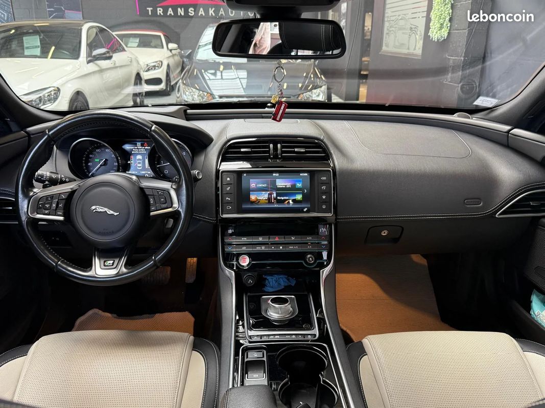 Jaguar xe r-sport 2.0 180 bva (image 24)