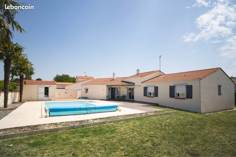 Maison 6 pièces 120 m² · à Essarts-en-Bocage · 120 m² · 345 000 €
