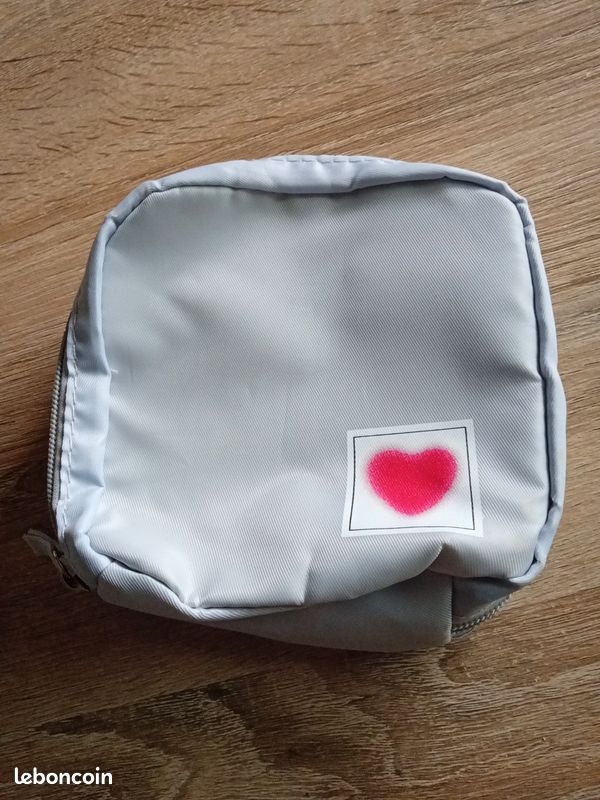 Pochette makeup 💄💅 (image 1)
