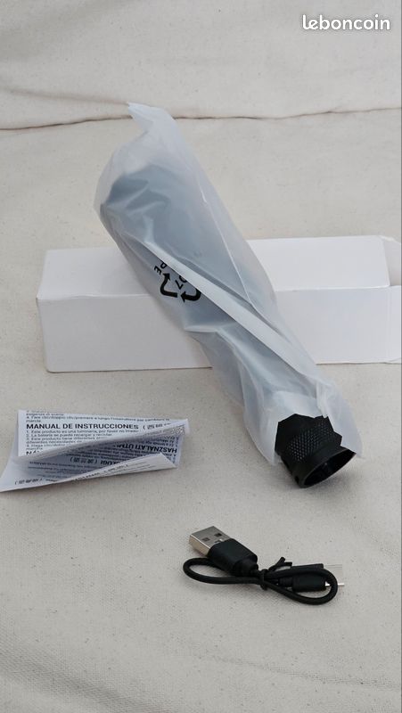 NEUF: Lampe torche puissante et rechargeable . 2000lm et 300 mètres (image 5)