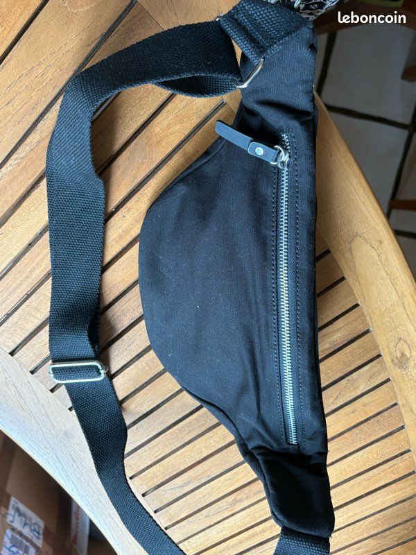 Sac banane CASYX noir (image 2)