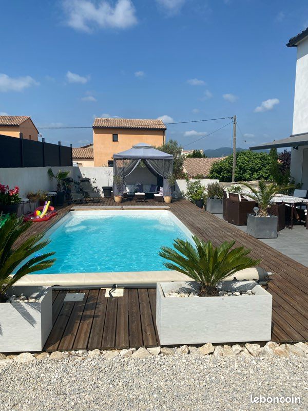 Location piscine et extérieur (image 1)