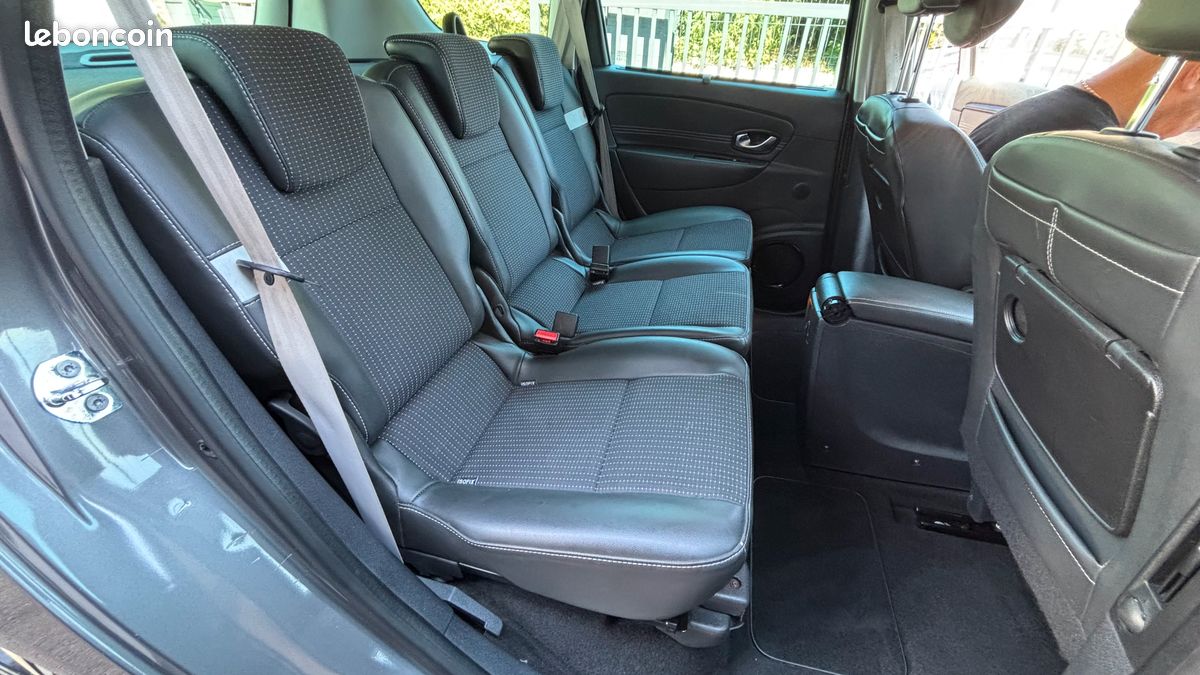 Renault Grand Scenic 3 III 1.9 DCI 130 CH Edition Bose / Semi Cuir / Régulateur et Limiteur de vitesse / Climatisation Automatique / Sièges Chauffant (image 4)