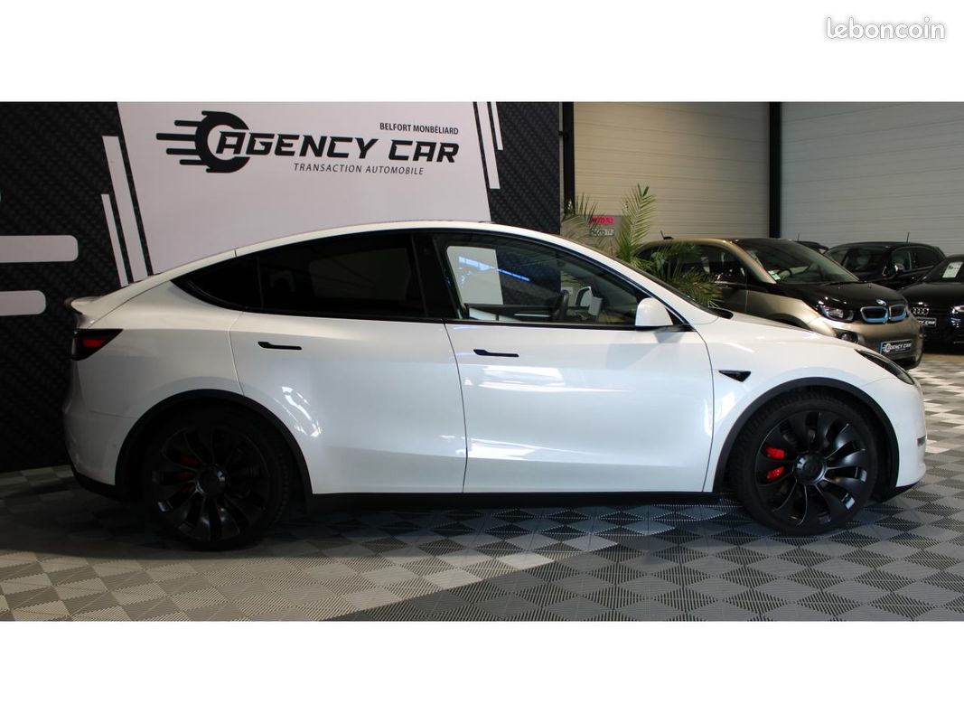 TESLA MODEL Y AWD Performance - Première main (image 29)
