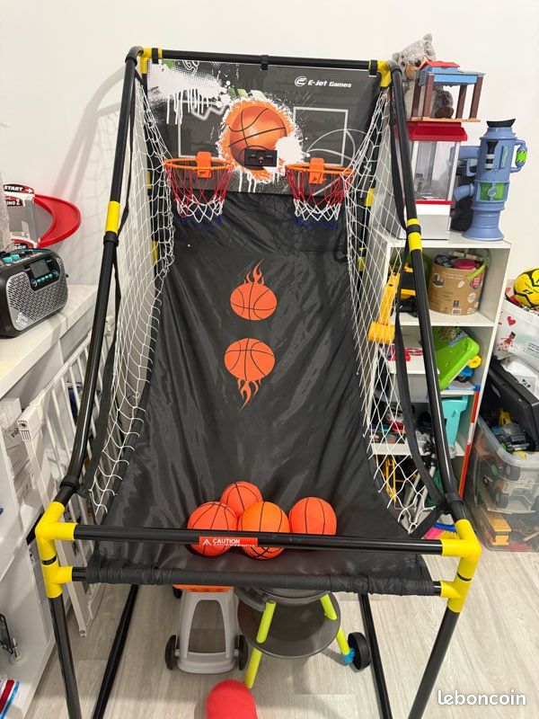 Jeu d'arcade de basketball pliable Single Shot de Costway avec compteur électronique de 3 ballons de basketball | Best Buy Canada Jeu d'arcade de basketball pliable Single Shot de Costway avec compteur électronique de 3 ballons de basketball | Best Buy Canada