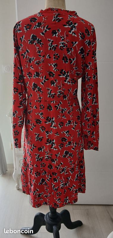 Robe rouge impimée noir et blanc - taille 42/44 (image 5)