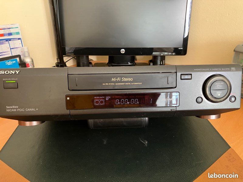 Sony SLV-E1000 - Magnétoscope VHS De Salon | Saga 8mm Sony SLV-E1000 - Magnétoscope VHS De Salon | Saga 8mm