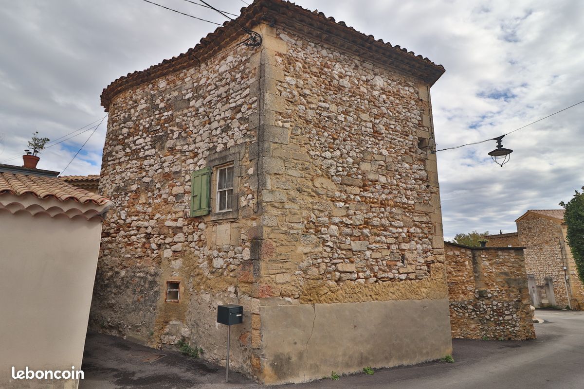 Maison 3 pièces 65 m² · à Estézargues · 65 m² · 86 000 €
