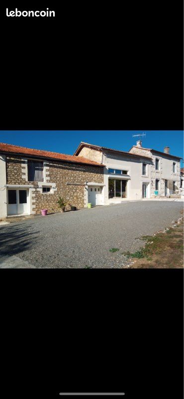 Maison 5 pièces 160 m² · à La Rochefoucauld-en-Angoumois · 160 m² · 220 000 €