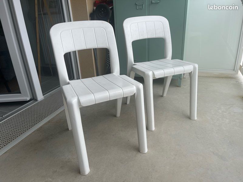 Chaises de jardin blanches Grosfillex (image 1)