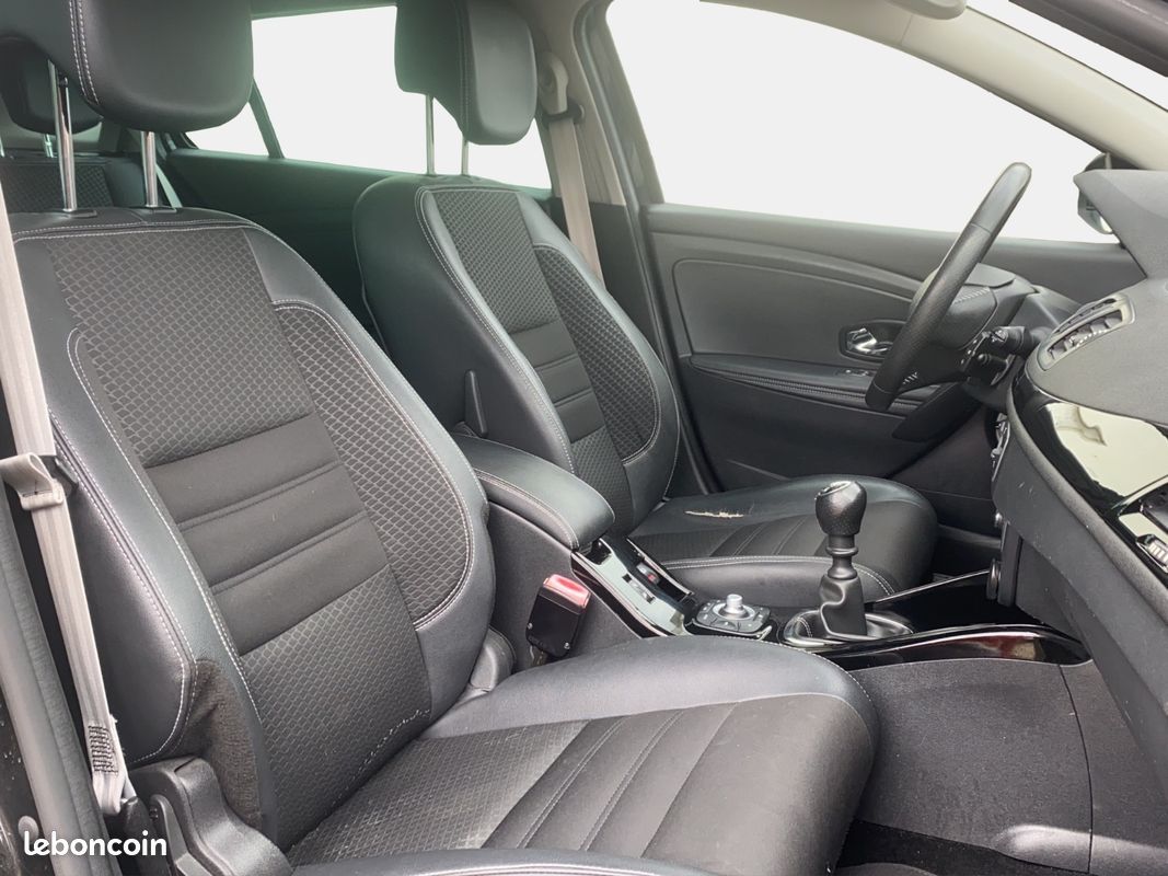 RENAULT MEGANE III ESTATE Estate III TCE 130 Energy eco2 Bose (image 17)