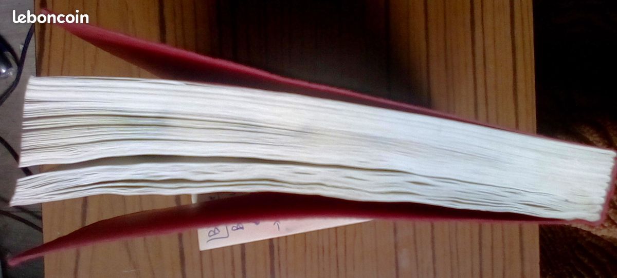 Louis Rougier: L'utopie et les utopies, éditions Gérard Monfort collection "imago mundi" de 1988, 293 pages. En bon état AVEC un bon tiers des pages dont le bas est "gondolé" par l'eau... (image 2)