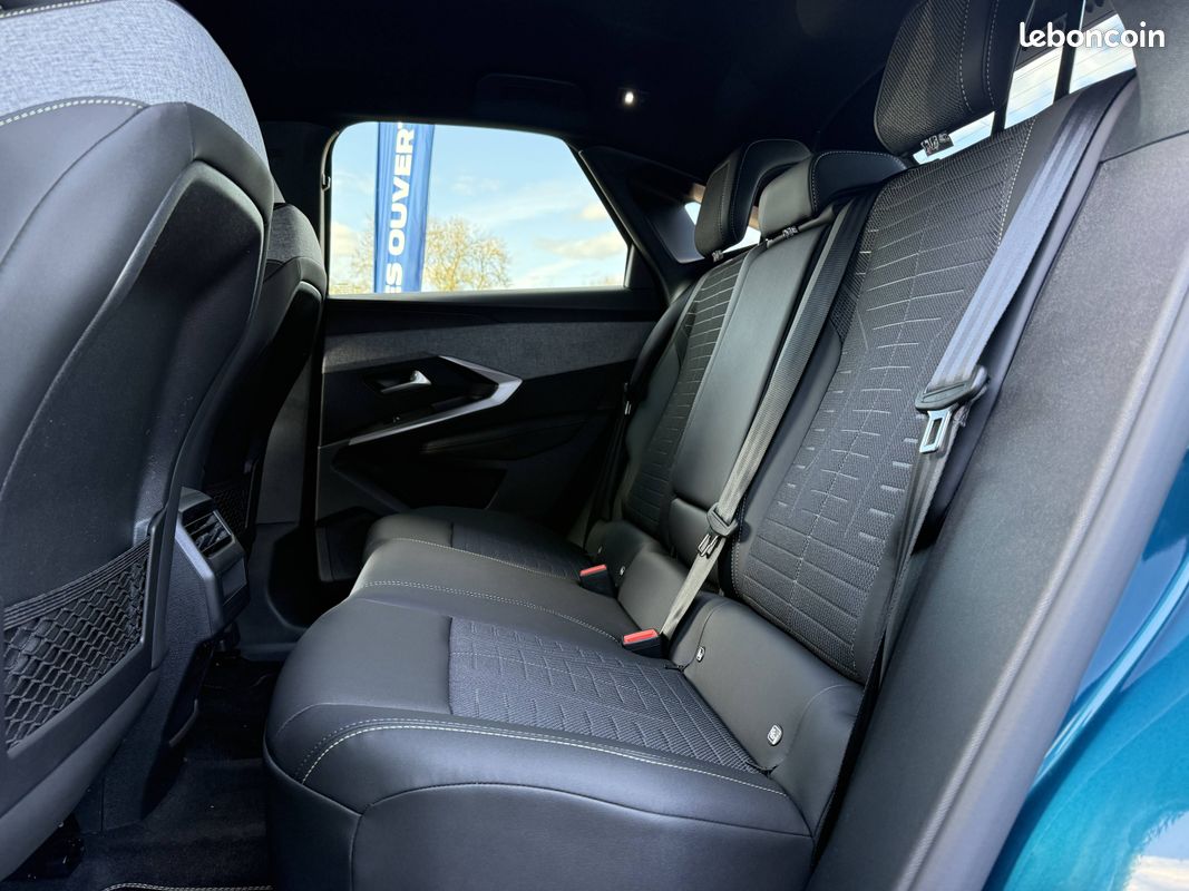 PEUGEOT 3008 Hybrid 145 e-DCS6 GT (image 8)