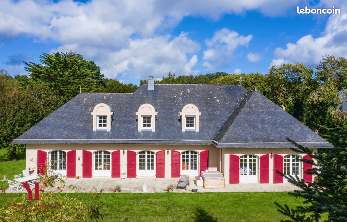 Maison 10 pièces 375 m² · à Dirinon · 375 m² · 649 500 €