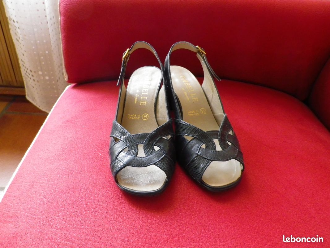 Paire de chaussures bleu marine pointure 36 (image 2)