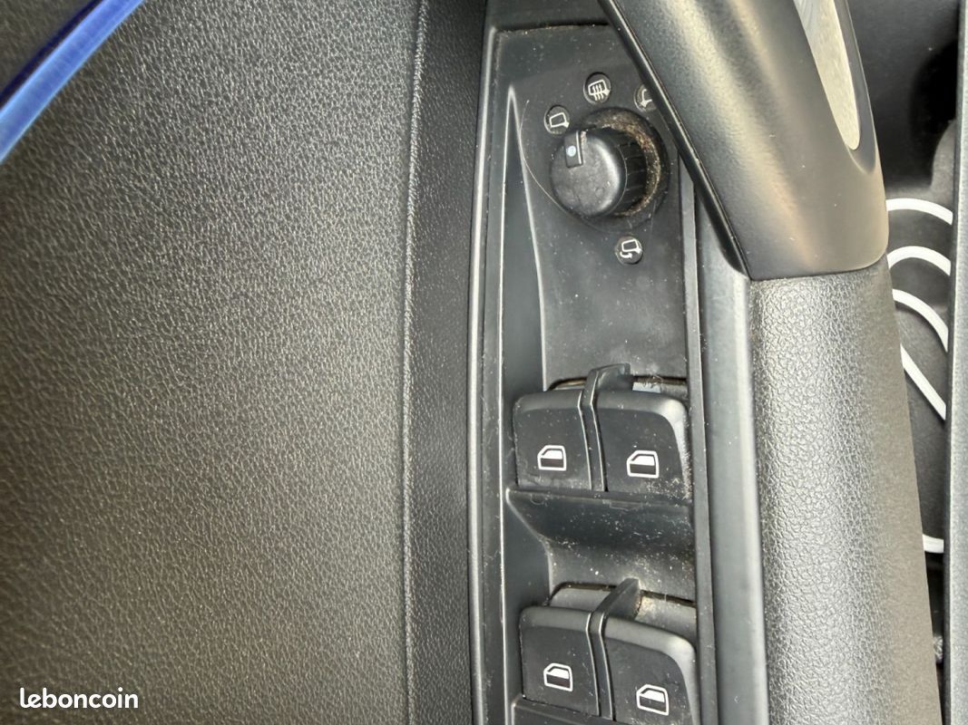 AUDI A1 SPORTBACK 1.6 TDI 105 Ambiente (image 19)