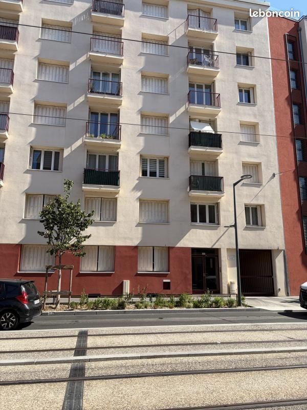 Parking 15 m² · à Villeurbanne · 15 m² · 80 €