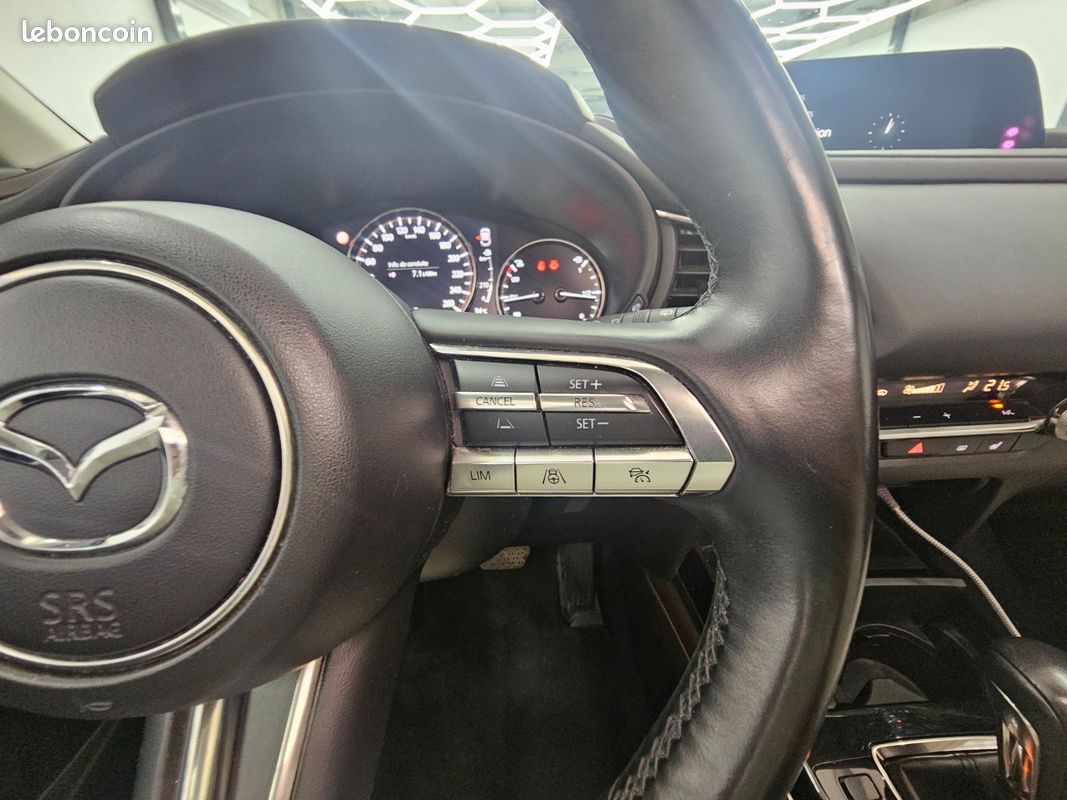 MAZDA CX-30 Exclusive 4x2 toit ouvrant / appel carPlay et Android auto / feux et essuis glace automatique / regulateur adaptatif / affichage tete auto / sièges et volant électrique chauffant (image 16)