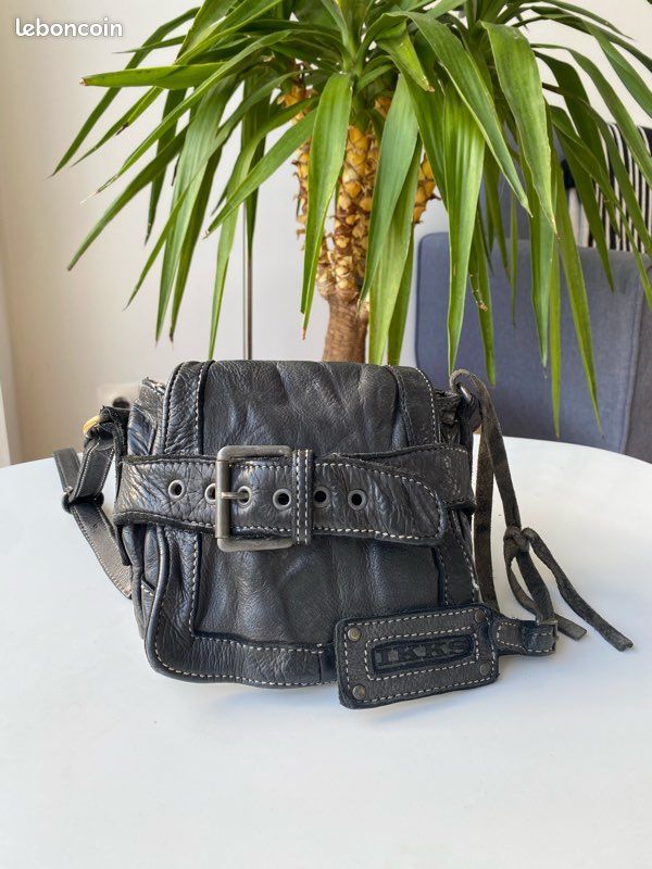 Pochette en Cuir IKKS Sac en bandoulière Noir Femme Accessoires - Main Image