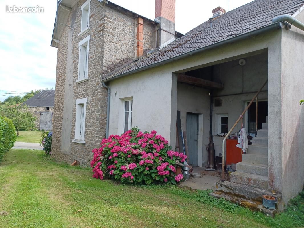 Maison 4 pièces 165 m² · à Azerables · 165 m² · 151 000 €