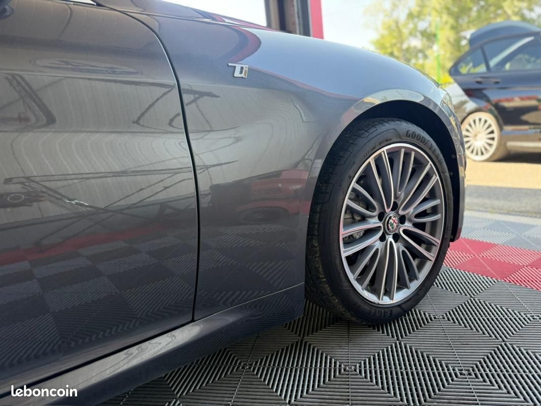 Alfa Romeo Giulia MY20 2.2 190 ch AT8 Ti (image 5)