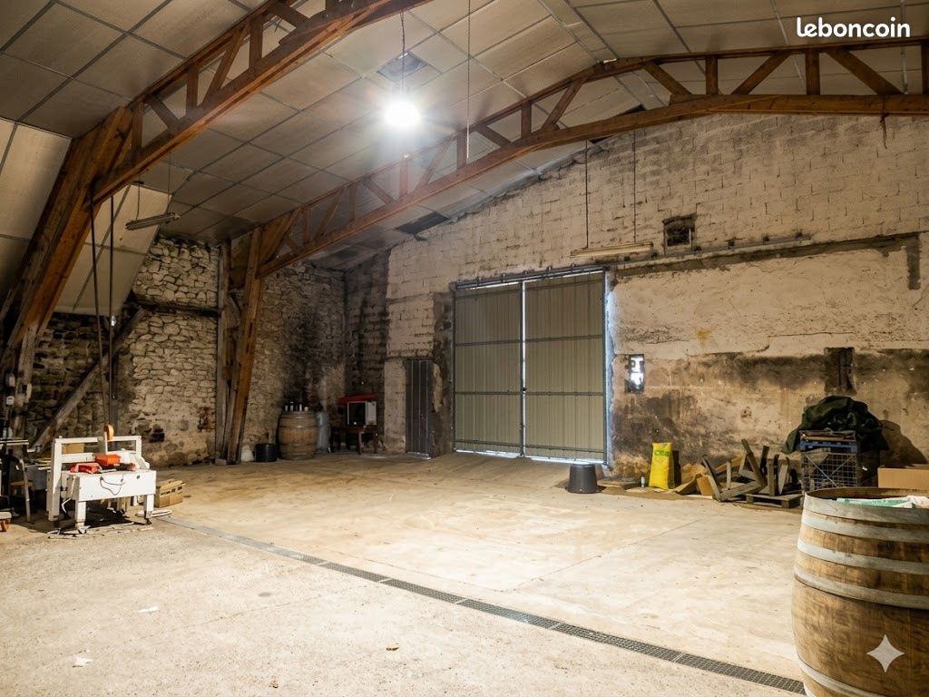 Local commercial 400 m² · à Val-du-Layon · 400 m² · 91 200 €