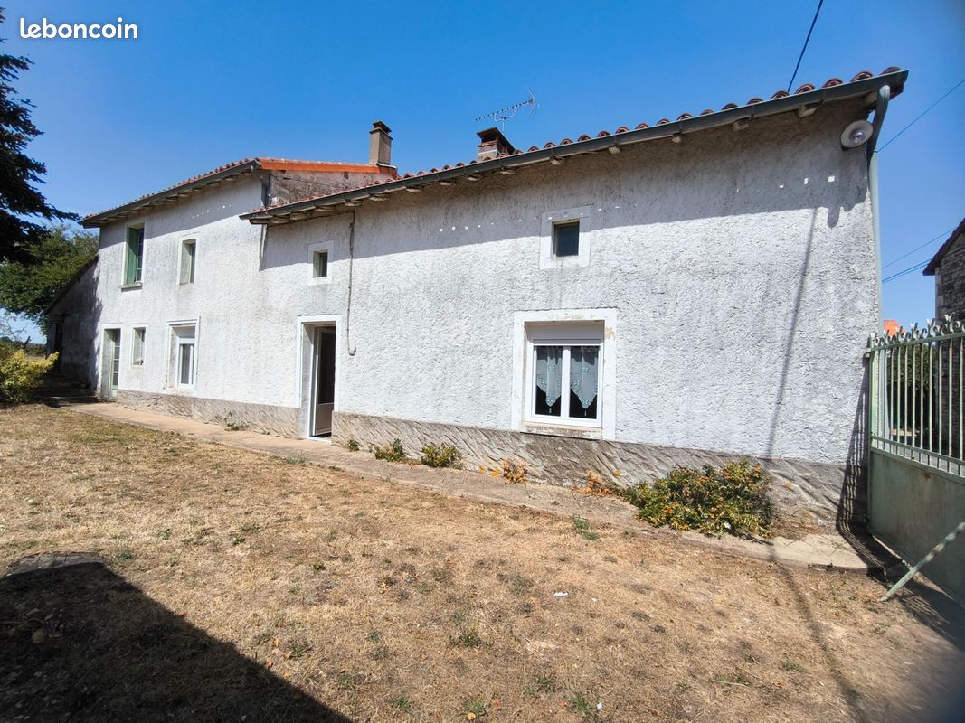 Maison 4 pièces 100 m² · à Londigny · 100 m² · 66 000 €