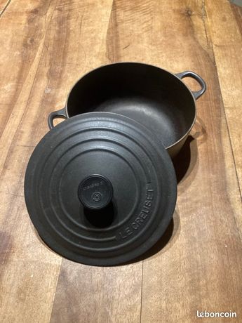 Van Cousances  Le Creuset  Deze Praktisch NIEUWE Pan En 6 Cocottes Poele Cocottes En Fonte Emaillee Et Ceramique
