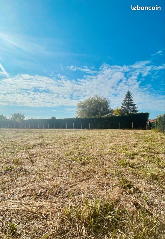 Terrain 1004 m2 / Fort potentiel · à Lesparre-Médoc · 59 000 €
