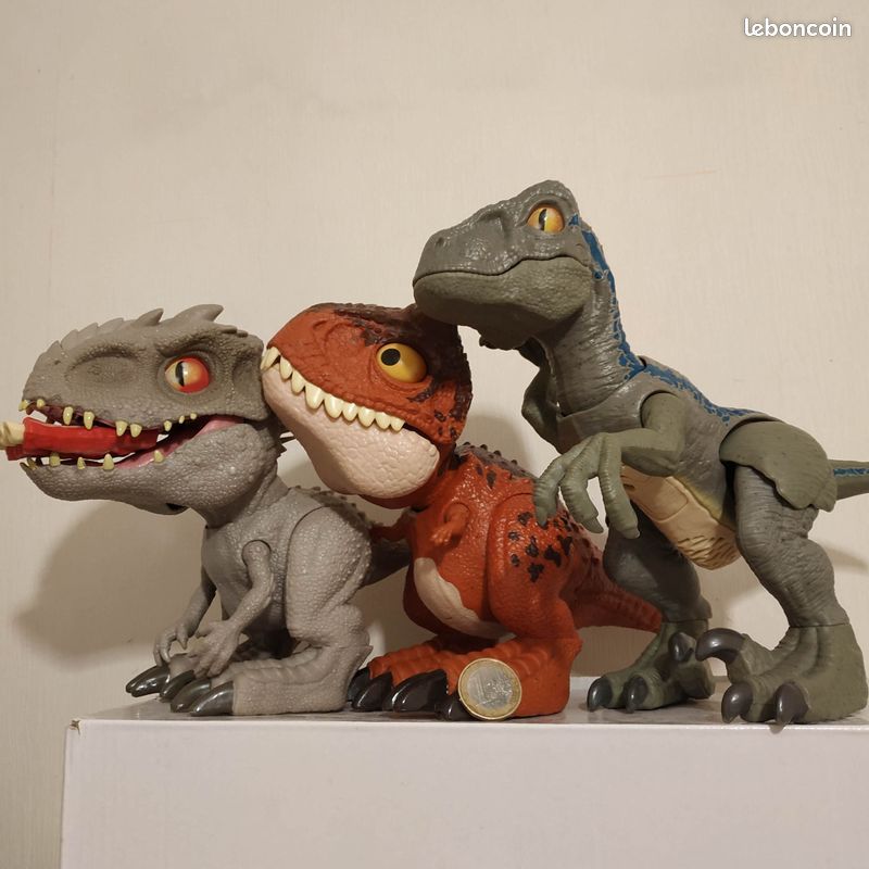 Jurassic World Carnotaurus Toro, Grande figurine articulée de