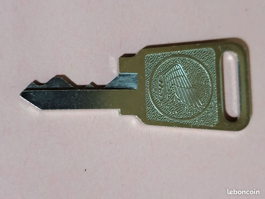 Clé Moto Honda D'occasion Années 80-90 - Pièce O.E.M. #B82 Pour Remplacement