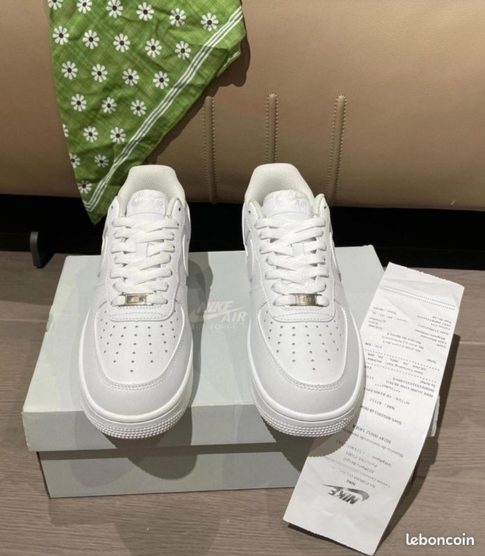 Triple White Air Force Mid 38 Sneakers Air Force One Taille 38