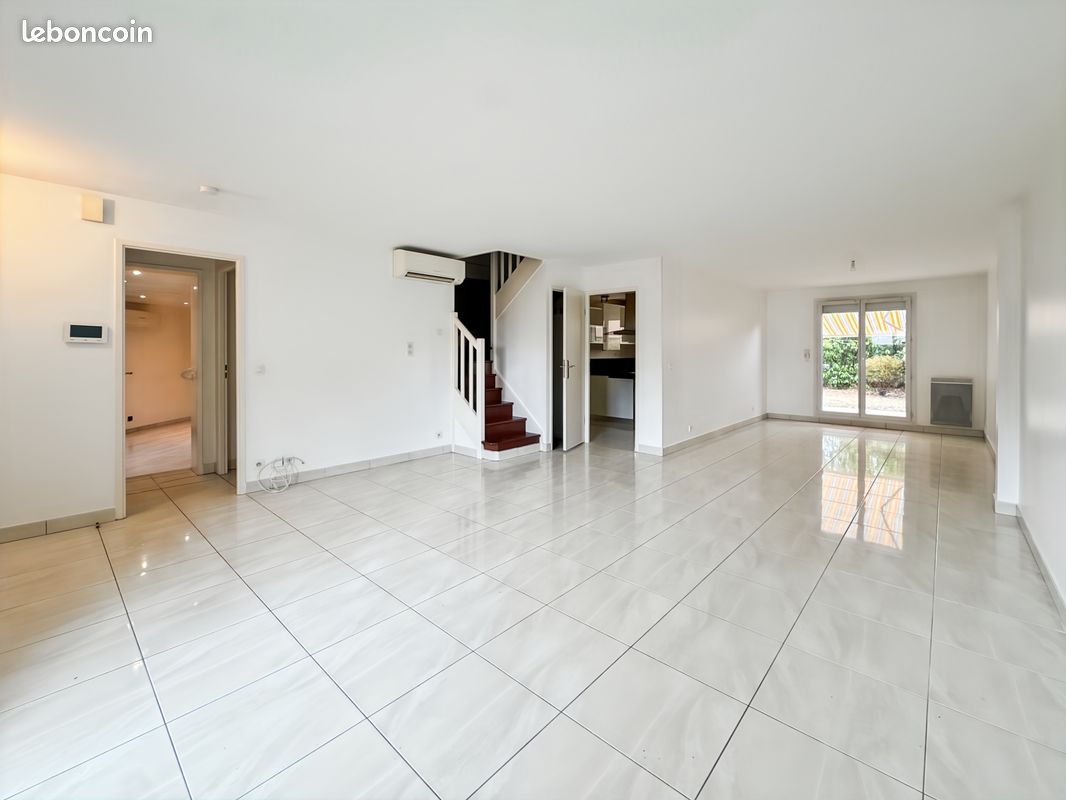 Maison 5 pièces 121 m² · à Le Coudray-Montceaux · 121 m² · 1 805 €