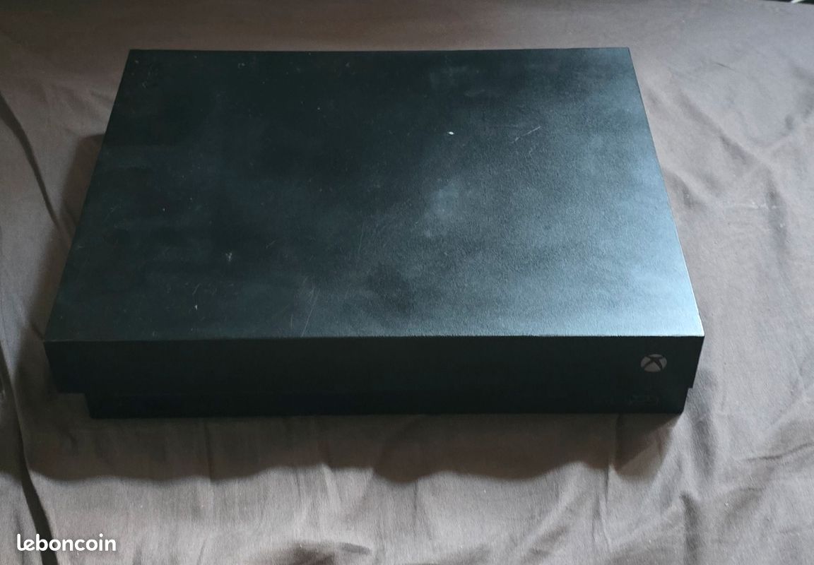 Xbox One X (image 2)
